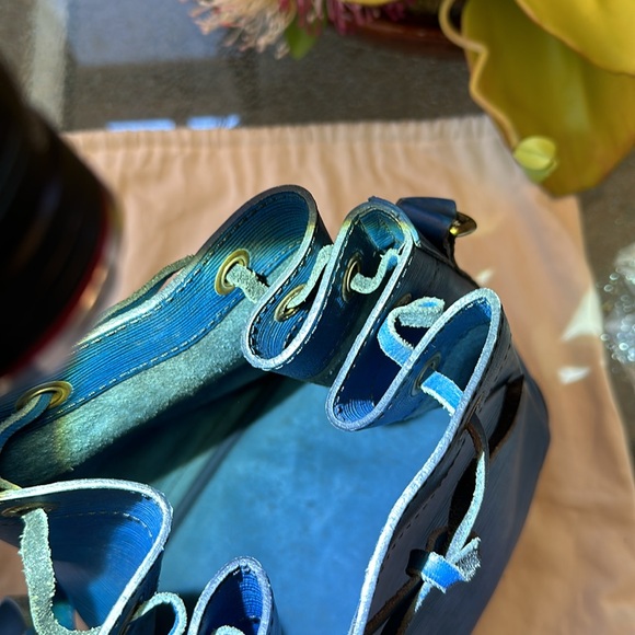 LOUIS VUITTON NOÊ BUCKET BAG IN TOLEO BLUE STRIATED EPI LEATHER W/ COA - Picture 9 of 13